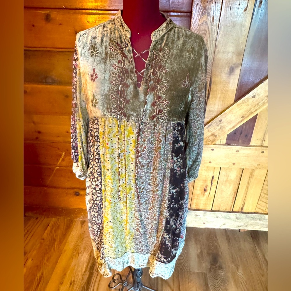 YOUNG THREADS NWOT Bohemian Floral Patchwork Dress Pockets Small